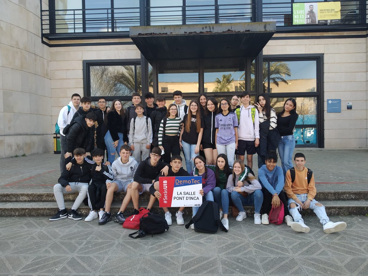 PortUIB's tweet photo. Cada setmana, alumnes de secundària s'endinsa en el món de les matemàtiques, l'enginyeria, l'edificació i la tecnologia amb les pràctiques en el laboratori #Demotec 💻👾🔢🏗️
👉https://t.co/PH5QVKHXA7
#SeràsUIB https://t.co/Vii1TC2YGR