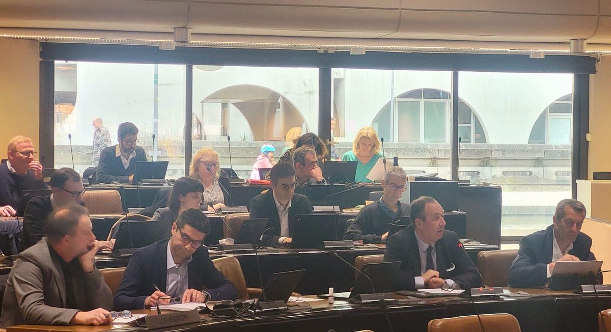 MtropoleCommun1's tweet photo. [En direct des commissions] 
🏛️ Les élus sont présents en commission « Mobilités, Transports et Stationnements » ce matin.
ODJ :
- l’évolution des tarifs du réseau TBM
- la synthèse de la concertation publique sur le transport par câble 🚠
#BordeauxMetropole #MetropoleCommunes https://t.co/2dSK2IDUMX