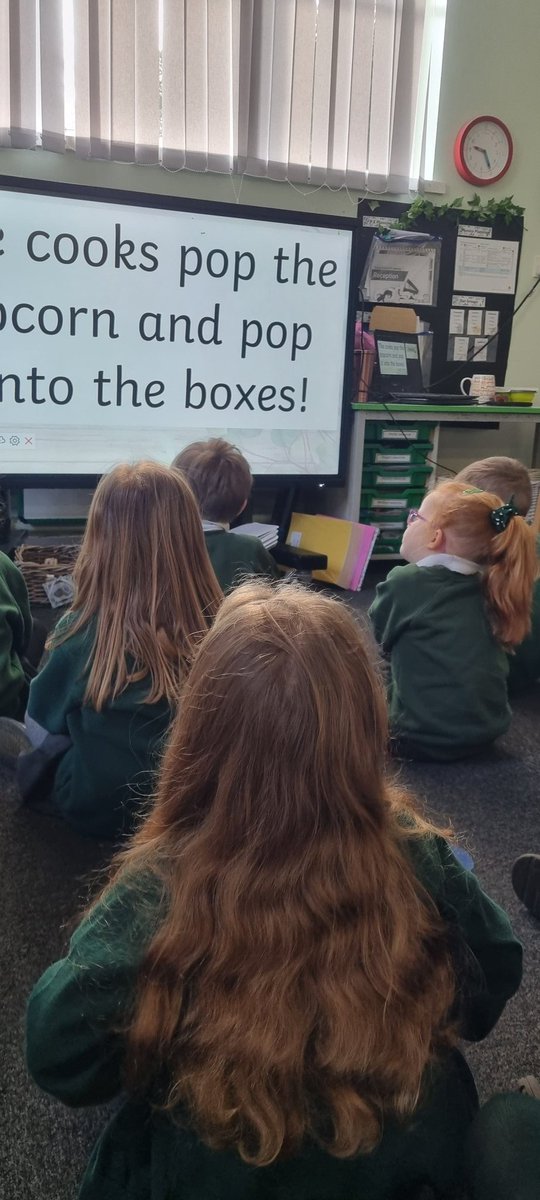 WCofESLT's tweet photo. I spent a little time this morning in each class seeing what amazing learning was taking place! I very much enjoyed taking part with @WCofE_Elm in their phonics lesson! 📖📚📖📚#WentworthEarlyReading https://t.co/WgYUlkl12d