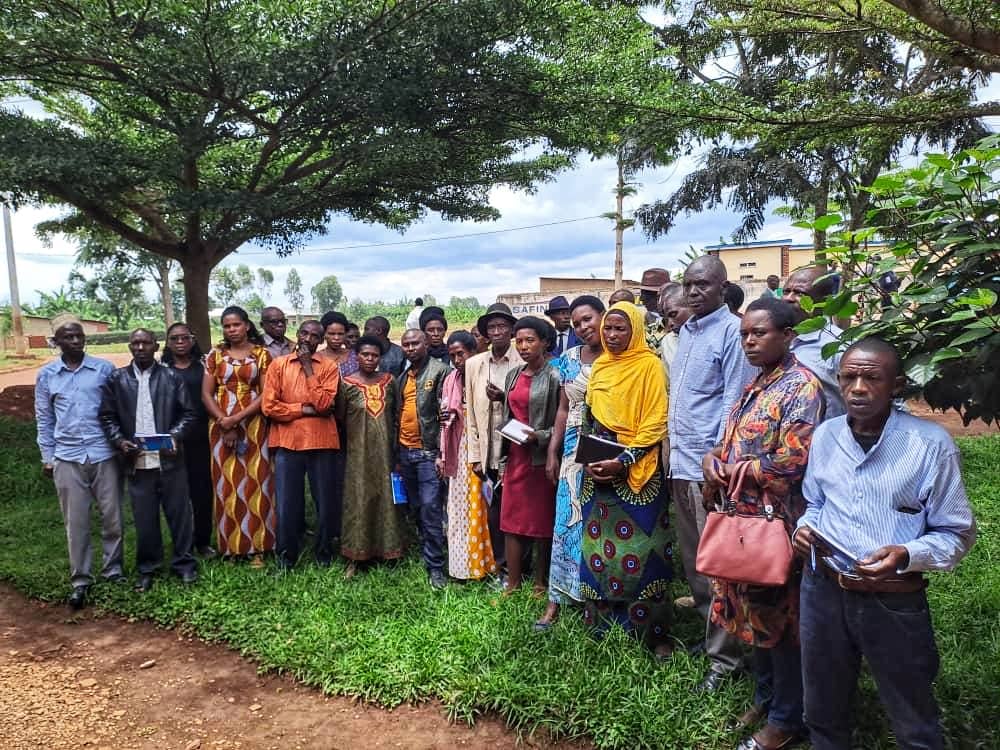 RWN_WomenNet's tweet photo. RWN in partnership with @NPA_Rwanda is contributing in promoting the Alternative Dispute Resolution (ADR) policy launched recently by @Minijust through training of 434 mediators (Abunzi) of @Kayonza District. https://t.co/TOEAhpVvdj