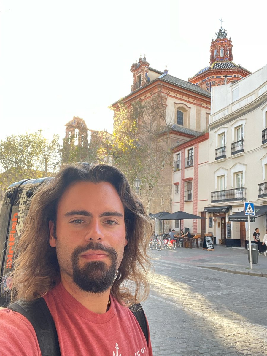 AmoryChesterton's tweet photo. La Sevillana, llena de alegría https://t.co/VXshEeGSHZ
