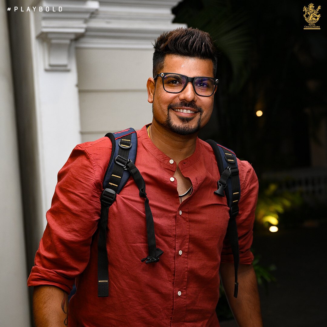Karn Sharma is home and he has brought with him, a bag full of experience! 🙌 Happy HOMECOMING, Baba! 😎 #PlayBold #ನಮ್ಮRCB #IPL2023 @sharmakarn03