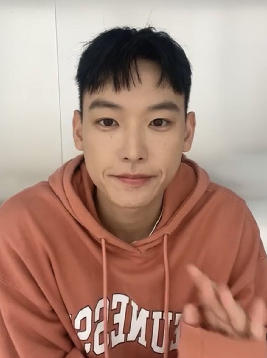 self_object's tweet photo. 휴가 맞아?
완전 아이돌인디

모에소매까지 여전한 이 남자............
심ㅈБㅇr ㄴrㄷНズlㅁト.....★ https://t.co/QqCcDRK3yV
