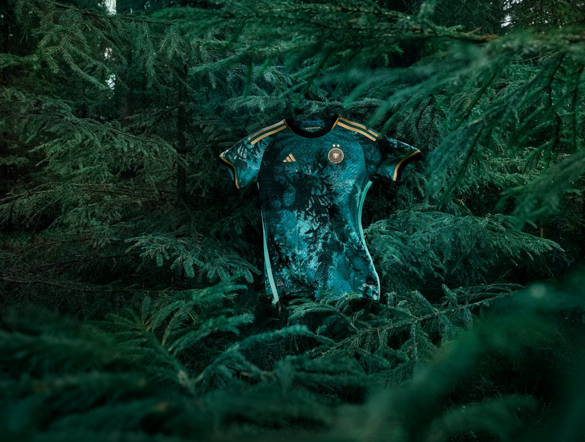 FaktaSepakbola's tweet photo. Adidas resmi merilis jersey away sejumlah timnas wanita, untuk kompetisi Piala Dunia Wanita 2023. Desain nya terinspirasi dari alam.

Kerennnnnnnnn 😍 https://t.co/fzLha6mskl