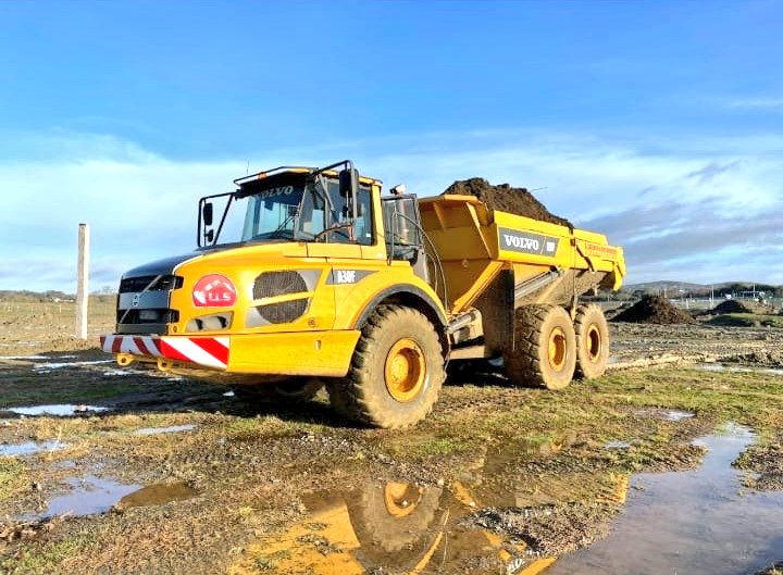 LoughranLtd's tweet photo. It's great to see the start of the bright mornings 🌤 A fine morning here in Dublin and a busy shift ahead for the Volvo A30 💪🏻💪🏻 https://t.co/jZ3APat8jM