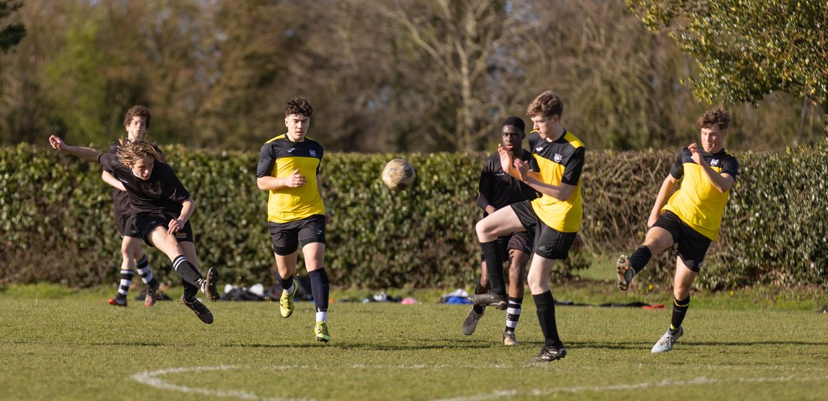 GreshamsSport's tweet photo. Another excellent football match for our Boys 1st XI against @PeSheringham ⚽️

The boys have one more game this afternoon v @mystjossport to finish a very succesful season👏

@YourSchoolGames @inspiresport https://t.co/EwxnC0YFbN