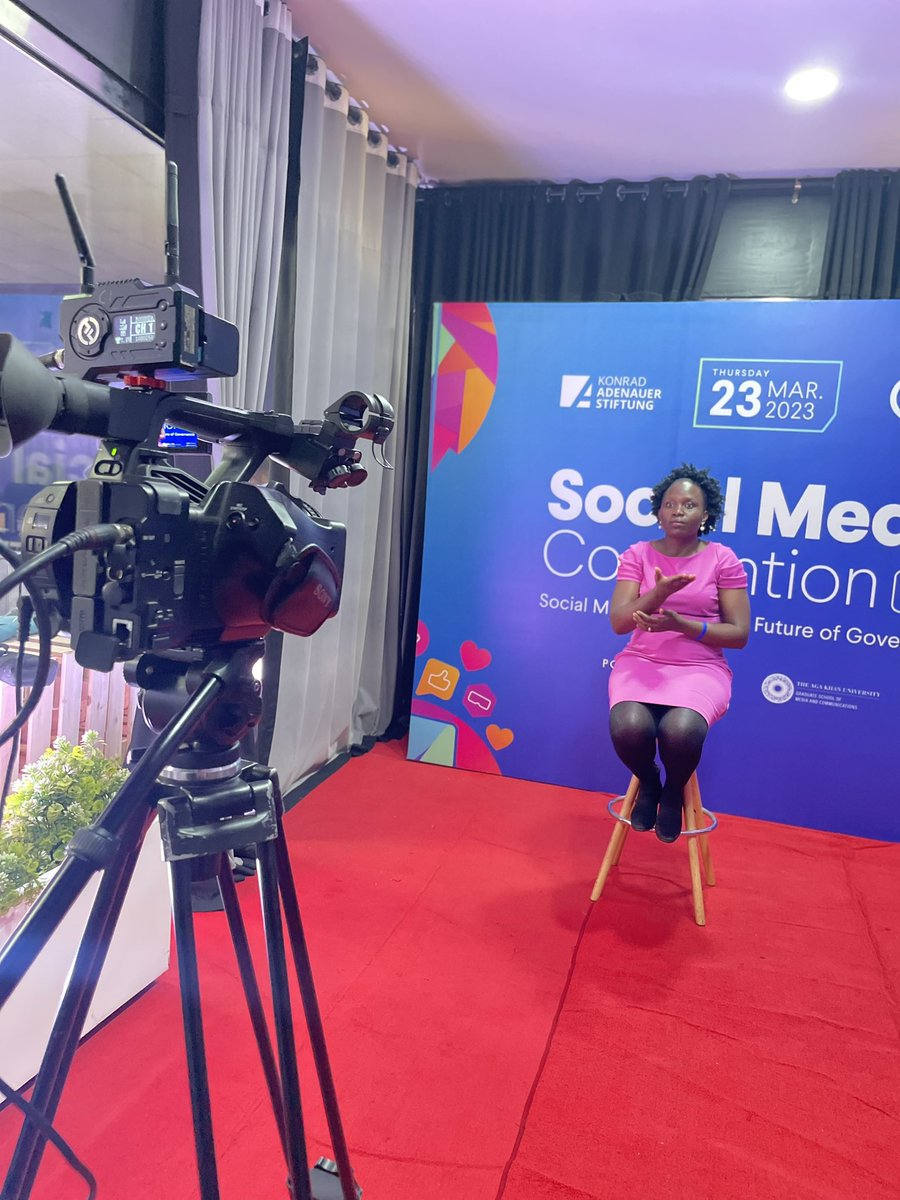 We are talking about social media, AI and the future of Governance. #signlanguage #UgandaSocialMedia #KAS4democracy #digitaleconomy
