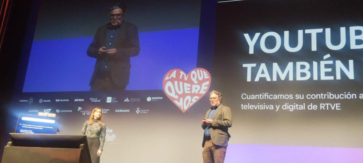 Un placer volver a #AedemoTV2023, con Vicky Cazalla de YouTube, para poner cifra a un santo grial, la contribución que una plataforma como YT hace a la audiencia de nuestros canales lineales y de RTVE Play. Vimos que el usuario también sale de YT. Que haya más estudios como este.