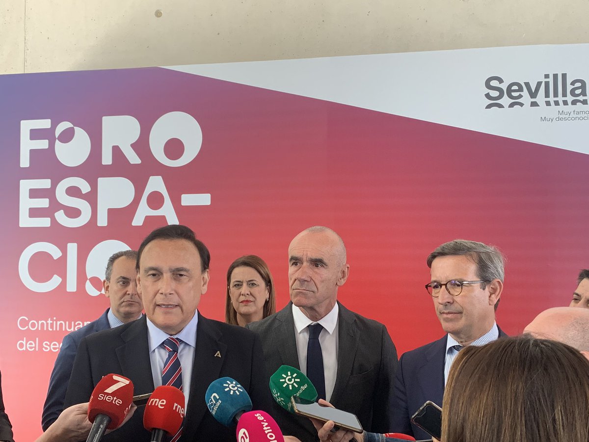 daniescacena's tweet photo. El Consejero de @UniversidadAnd @GoVillamandos en el II foro Espacio de Andalucía anuncia una Compra Pública de Innovación de 10 millones de € para el sector Espacio, magnífica noticia para fomentar la innovación empresarial a través de la colaboración pública-privada https://t.co/bb6S1TeuLL