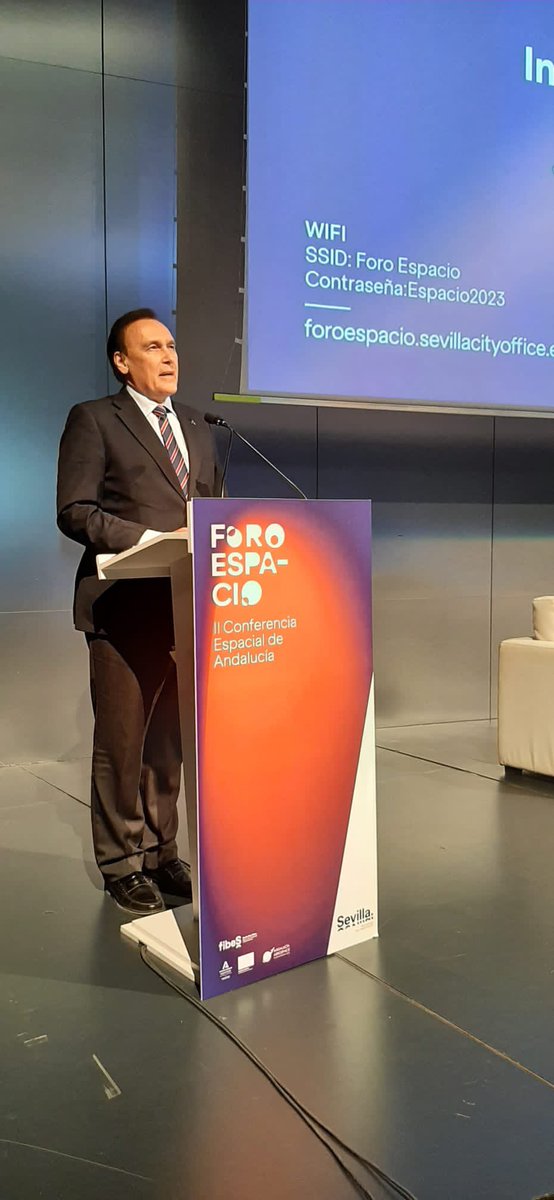 daniescacena's tweet photo. El Consejero de @UniversidadAnd @GoVillamandos en el II foro Espacio de Andalucía anuncia una Compra Pública de Innovación de 10 millones de € para el sector Espacio, magnífica noticia para fomentar la innovación empresarial a través de la colaboración pública-privada https://t.co/bb6S1TeuLL