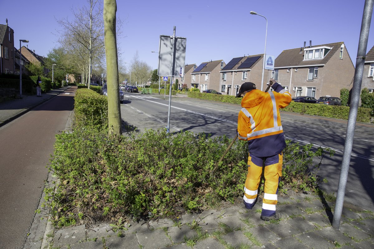 gem_groningen's tweet photo. Waar je opgroeit, heeft veel invloed op je leven. In de noordelijke wijken hebben bewoners minder kansen. Dat vinden we niet oké. Daarom gaan we flink investeren in deze wijken. We doen dat onder andere door meer onderhoud van de openbare ruimte. Meer info https://t.co/2qoKZt6xxU https://t.co/uP2K4YiVbk