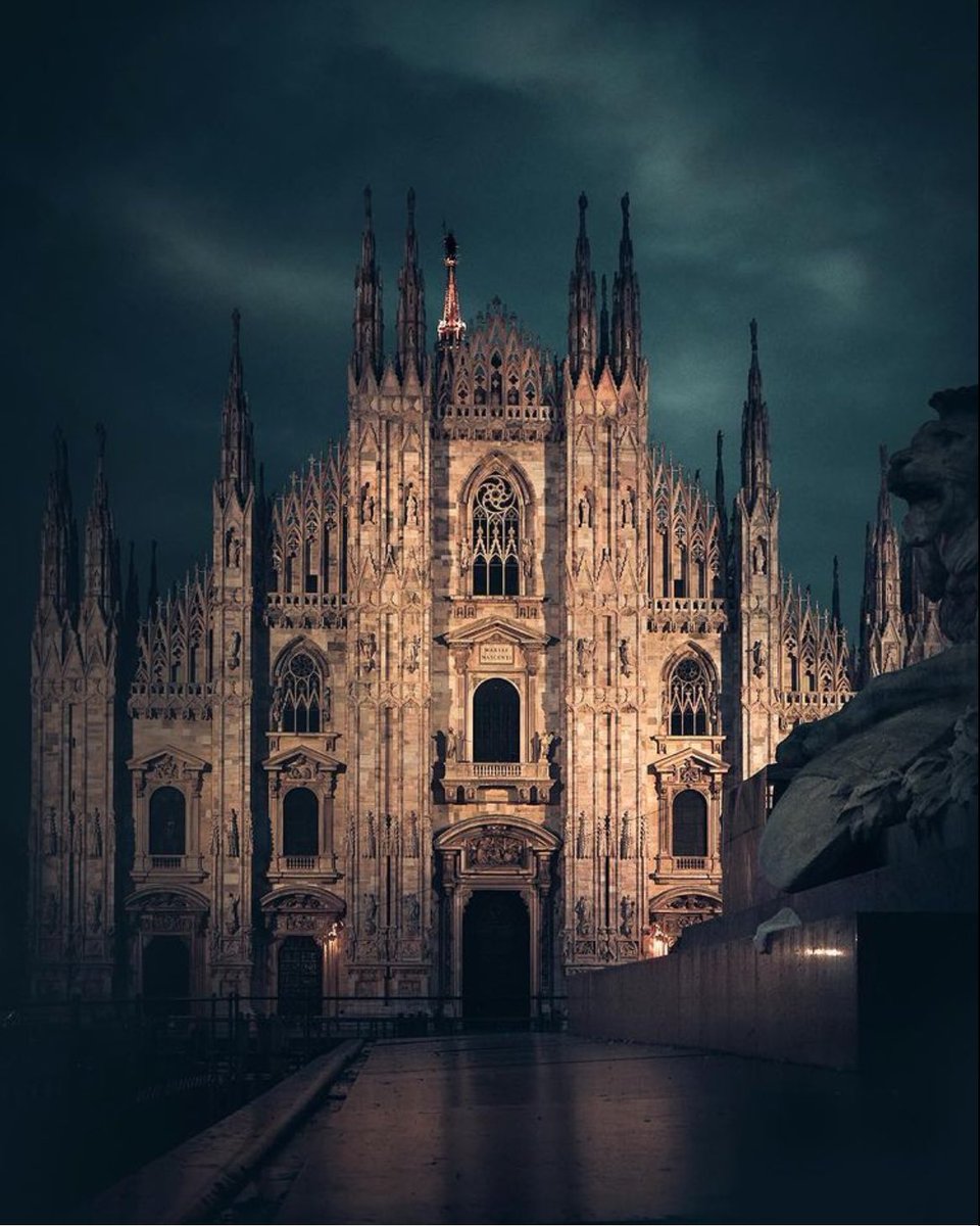 Milan by night… Italy 🇮🇹 ©️Massimiliano Lazzi.