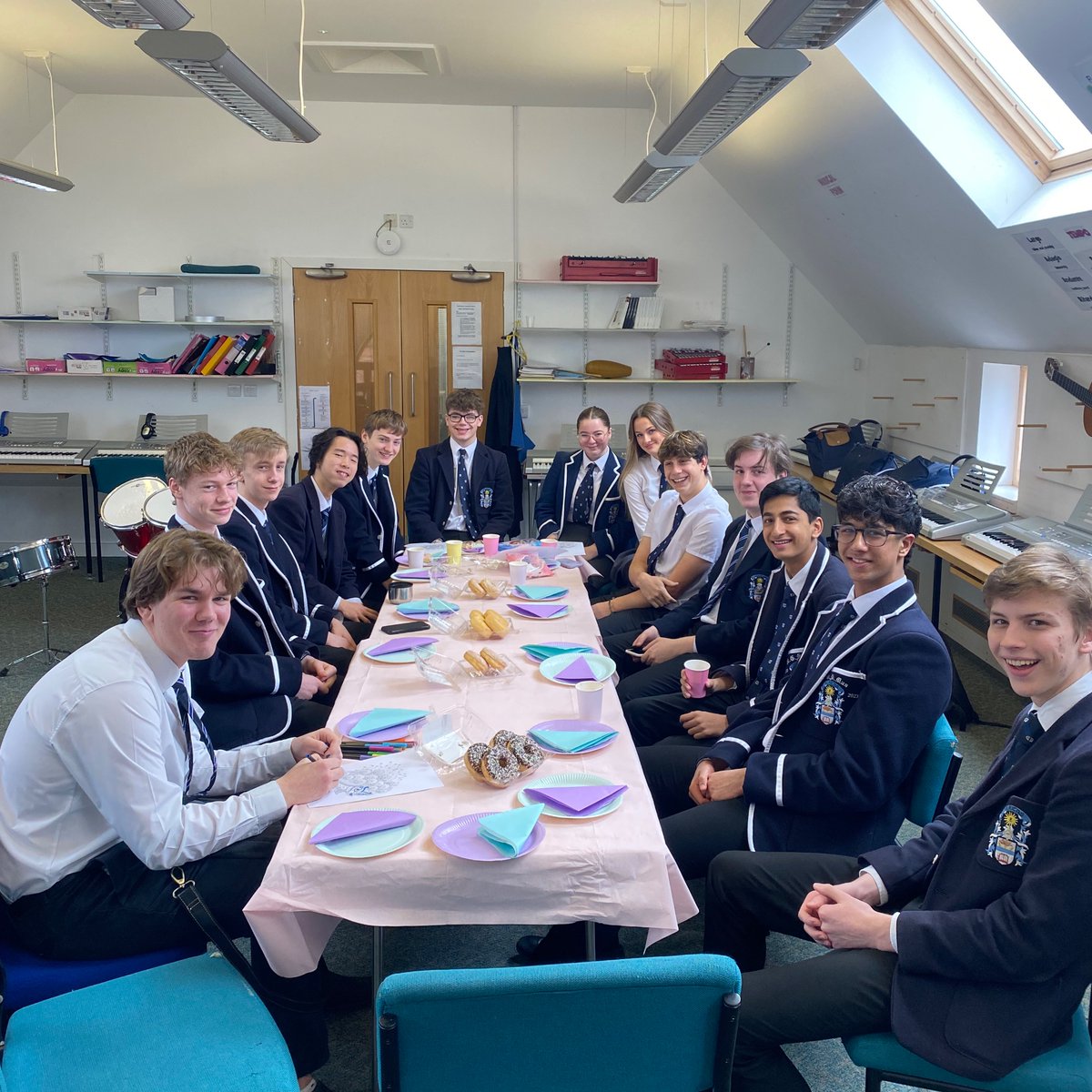 ☕️ A soft start for our Higher class this morning as they have their practical exams today and tomorrow! We enjoyed hot chocolate and donuts and completed some mindful exercises and colouring! Good luck to everyone 🍀 #belong #achieve