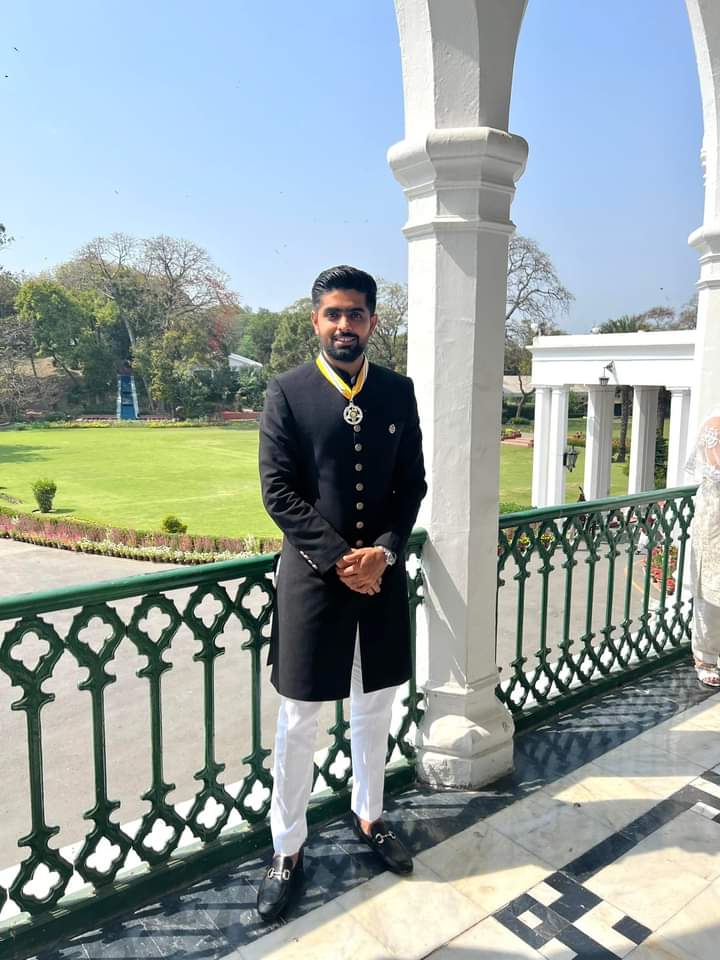 TareefUllah11's tweet photo. KiNg Babar received "Sitara e Imtiaz
Proud captain of Pakistan ❤️🇵🇰
@babarazam258 https://t.co/uV0TTtp0dM