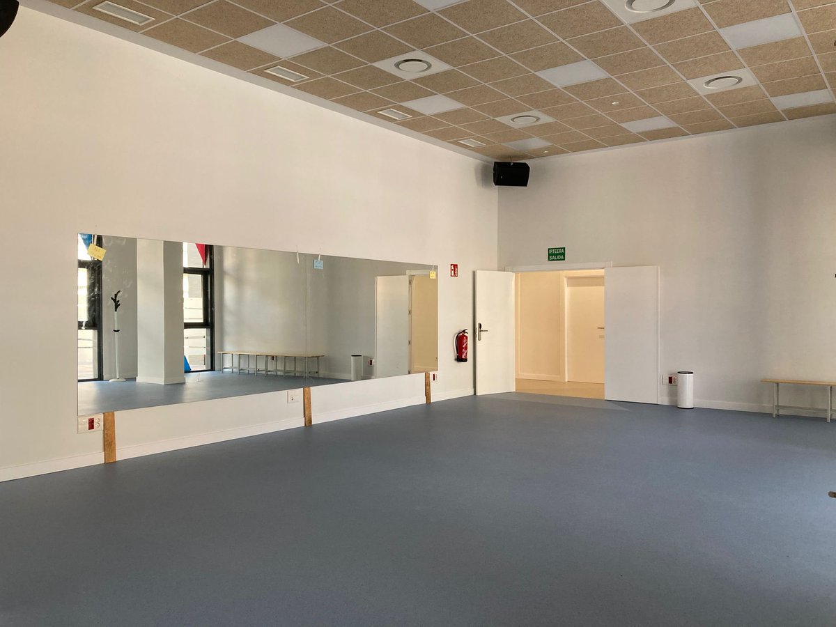 izaskungomezcer's tweet photo. Eskalantegi 45 en marcha. El nuevo local cuenta con ludoteca, aulas para #Pasaia Musikal y espacio para las #asociaciones de la Azoka. Actividades esenciales en #Antxo que en el #futuro estarán presentes en el centro #social y #cultural Luzuriaga. https://t.co/3RaYKcWOxW