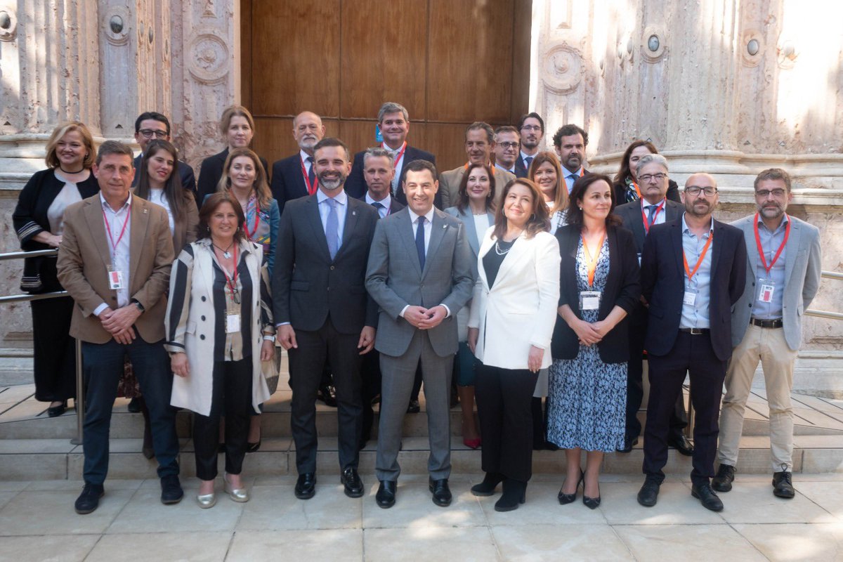 Un orgullo haber formado parte del grupo de expertos para la Ley de #EconomíaCircular de Andalucía aprobada ayer. Una ley pionera que impulsará modelos + circulares y sostenibles♻️🌍 con la reutilización como elemento clave. Enhorabuena <a href="/RamonFPM/">Ramón Fernández-Pacheco M</a>, <a href="/marlosanchis/">Maria López Sanchís</a> y equipo.