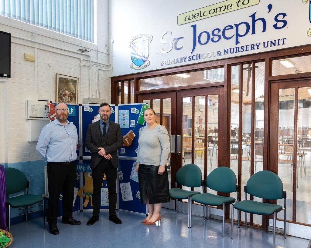 Ed_Authority's tweet photo. In partnership with @PoliceServiceNI, we are rolling out Operation Encompass to a further 500 schools across the Northern and Western Trust areas, bringing the total number of school on board to 960. 

Read more: https://t.co/ZizA7DpTzG #OperationEncompass https://t.co/KaXCqyFYgs