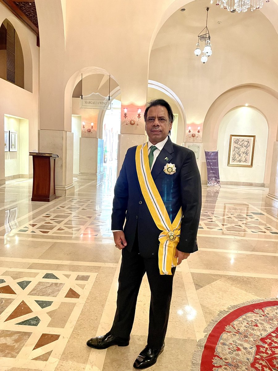 JK555squash's tweet photo. Perseverance is the hard work you do after you get tired of the hard work you already did. I want to share this lesson with the youth, never give up! I dedicate this award to the resilient people of Pakistan, my fans &amp; everyone who was part of my journey.  
Pakistan zindabad! 🇵🇰 https://t.co/6NZHHVRZY8