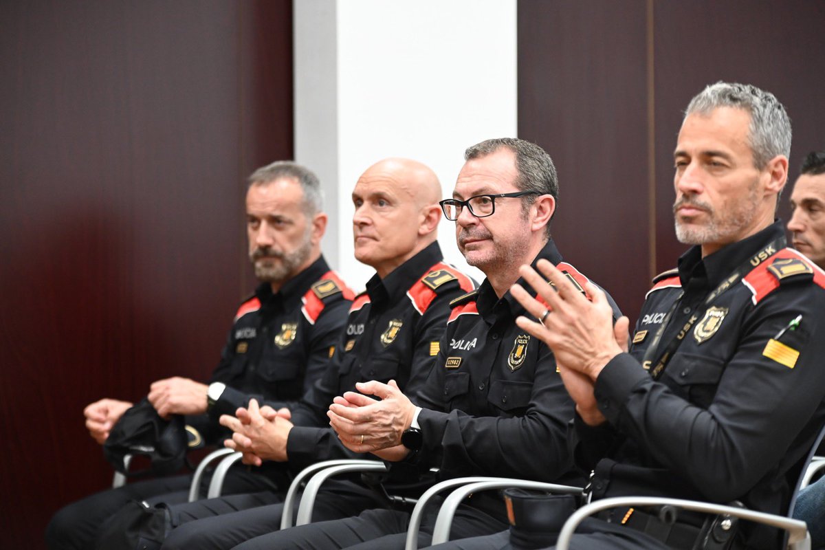 guijarroruben's tweet photo. 🏃‍♀️🏃🏻‍♂️ Badalona acollirà el diumenge 16 d'abril la II Cursa Popular @mossos per @LaLuchaDeAbril1. Aquests projectes uneixen els diferents col·lectius i representen la #Badalona que cuida, investiga i que projecta valors positius per a la societat. https://t.co/aT0nthny7O