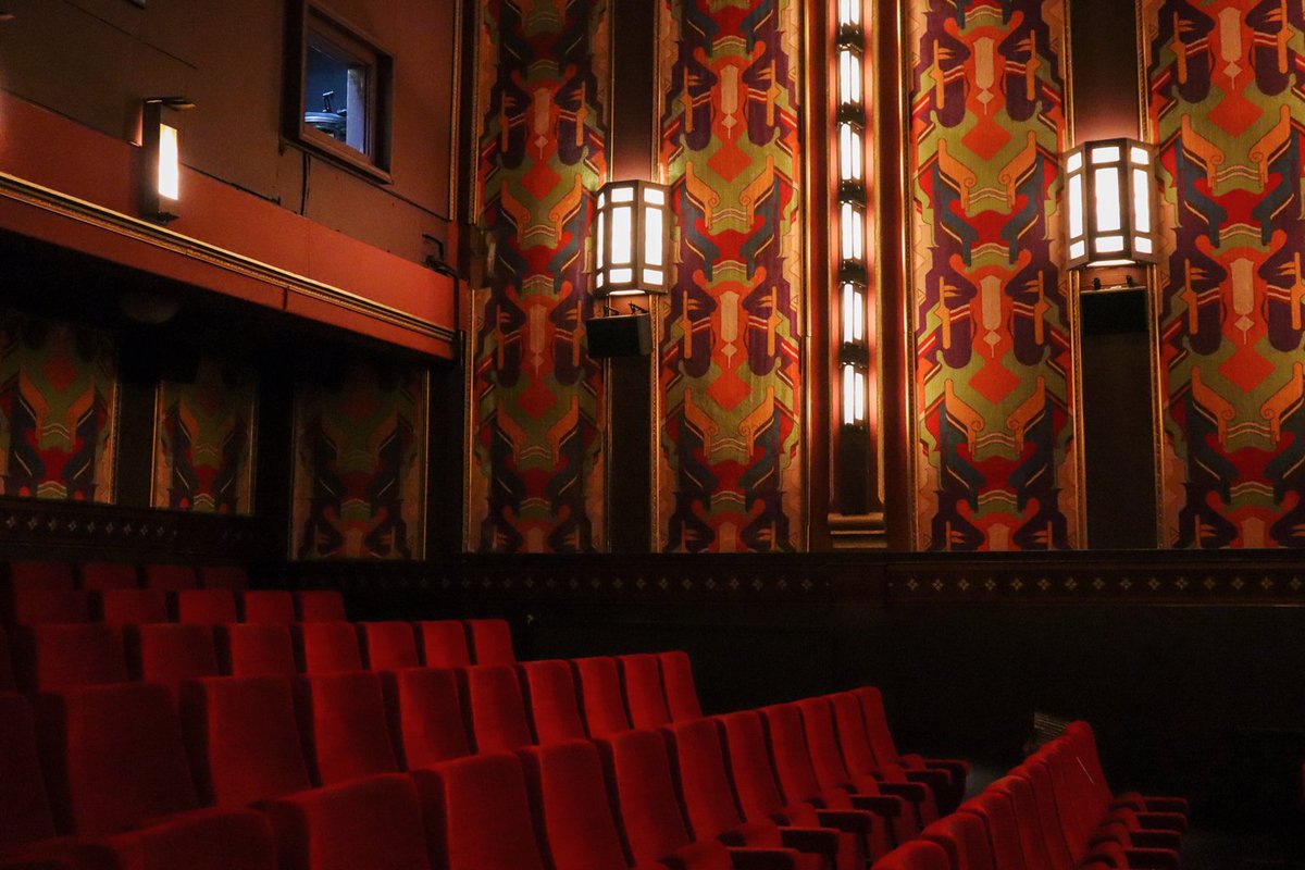 erfgoed020's tweet photo. The Movies aan de Haarlemmerdijk is na een lange verbouwing weer geopend. Amsterdam kan weer genieten van mooie films én een mooi gebouw! 
Lees er meer over in Erfgoed van de Week: https://t.co/IQs9xrOJ0U https://t.co/4e7LllYb9g