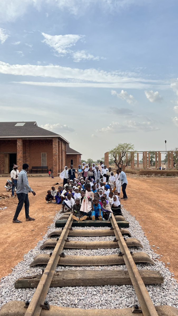 ibrahim_mahama's tweet photo. Historical forms and the gifts they come with. #ghana #artandculture #tamale #nantong #railways #redclay https://t.co/zLsj2JZq8E