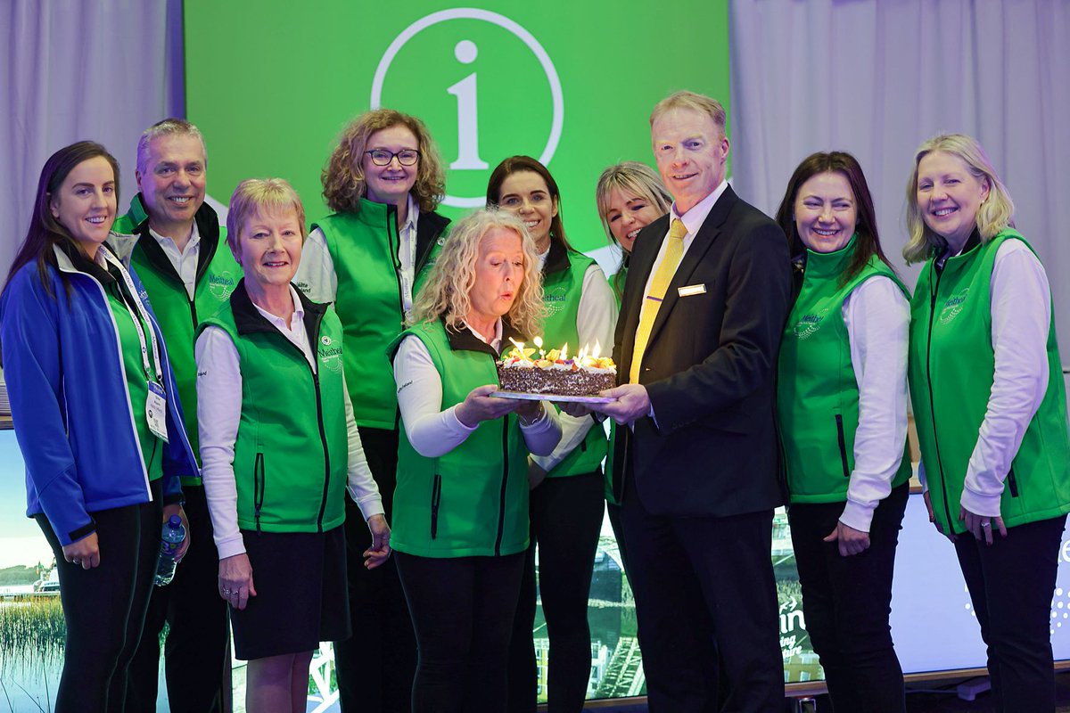 Gleneagle_IE's tweet image. Sean Counihan, Duty Manager, Gleneagle Hotel presenting Alison Crummy, with her Birthday Cake, along with Fáilte Ireland Staff during #Meitheal2023 photo: Valerie O&apos;Sullivan
#IrelandsHiddenHeartlands #IrelandsAncientEast #WildAtlanticWay #LoveDublin #LoveKillarney #tourism