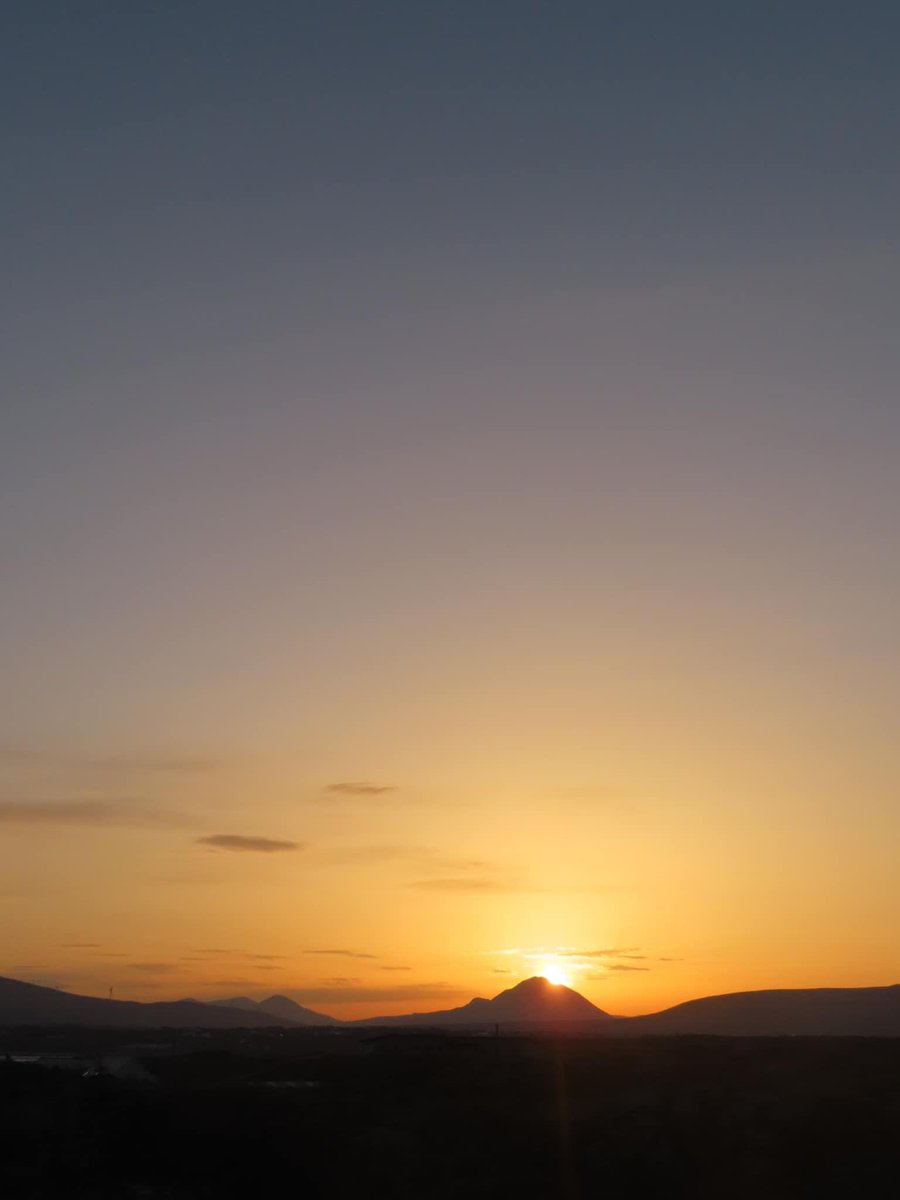 wildswimmer67's tweet photo. Errigal sunrise in #DonegallabouttheLight ๐ป #viewfromourkitchendoor #braade #donegal #ireland #sunrise #welovedonegal #idonegal #weloveireland #errigalcam https://t.co/JASMhREWo9