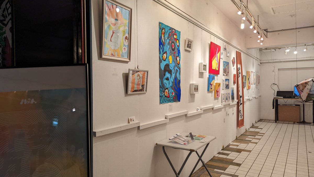 DHUniv's tweet photo. @hat_art_com の #千変万化 。
2020年4月から毎日投稿された「Drawing HAT Home」の1000回記念展示会が開催中です。
デザインフェスタギャラリーにて明日まで。
23日13:00〜17:00。 https://t.co/uIHhMPV2sV