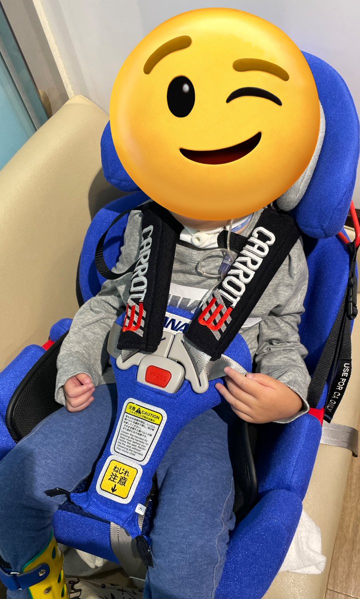 ipeeson's tweet photo. 来月また飛行機乗るので座位保持椅子のサイズ確認の為、空港行って試乗してきた。何とか大丈夫そう。今までは抱っこで大丈夫だったけど、5歳になってだいぶ重たくなってきたから無理よ。。。 https://t.co/PQc6UAMGuT
