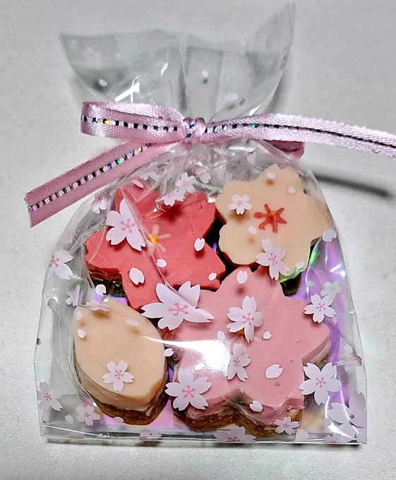 今日の晩ご飯○ウインナーのトマトソースパスタデザートはカフェオレと桜のチョコクッキー時短を兼ねて1品だけのめちゃくちゃ手抜きご飯だけどご飯のあとのオヤツはやめられな〜〜〜い(人' з`*) 