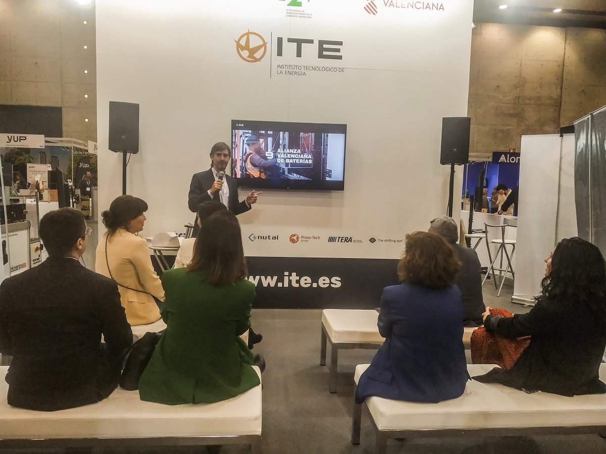 AlianzaValBat's tweet photo. Presentada la Alianza Valenciana de Baterías @AlianzaValBat, compuesta por 54 miembros, con el objetivo de centrar esfuerzos y conocimientos para seguir avanzando en el sector de las #baterías y el #almacenamiento energético @generalitat @itenergia https://t.co/XYf0iBZpW6