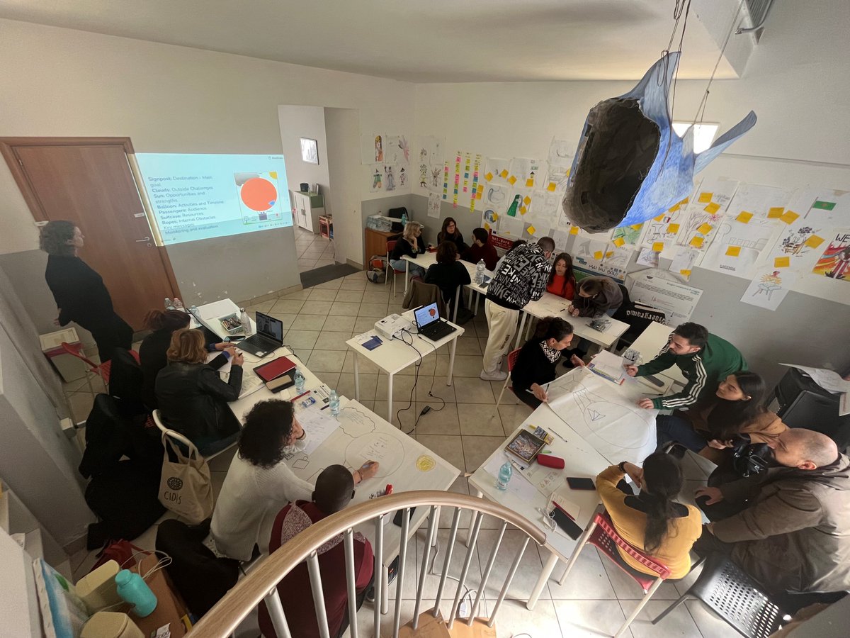 Eurochild_org's tweet photo. Last day of our #childparticipation workshop in #Napoli to the staff of @alberodellavita and #CIDIS, partners of the DAY Project with @ComuneNapoli

The project involves students from districts with high levels of #socialexclusion &amp; early school leavers

https://t.co/EcsRVV1KNI https://t.co/ASvknvlpa2