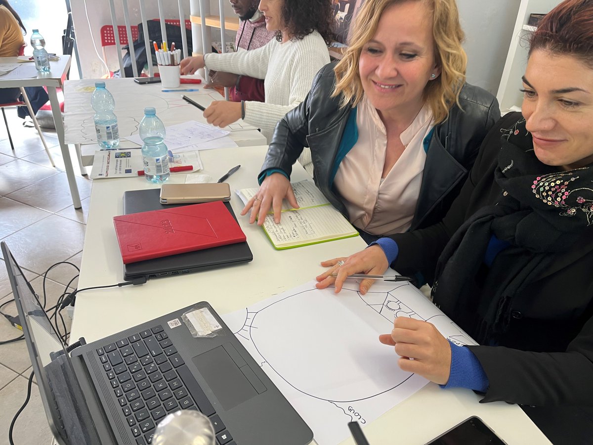 Eurochild_org's tweet photo. Last day of our #childparticipation workshop in #Napoli to the staff of @alberodellavita and #CIDIS, partners of the DAY Project with @ComuneNapoli

The project involves students from districts with high levels of #socialexclusion &amp; early school leavers

https://t.co/EcsRVV1KNI https://t.co/ASvknvlpa2