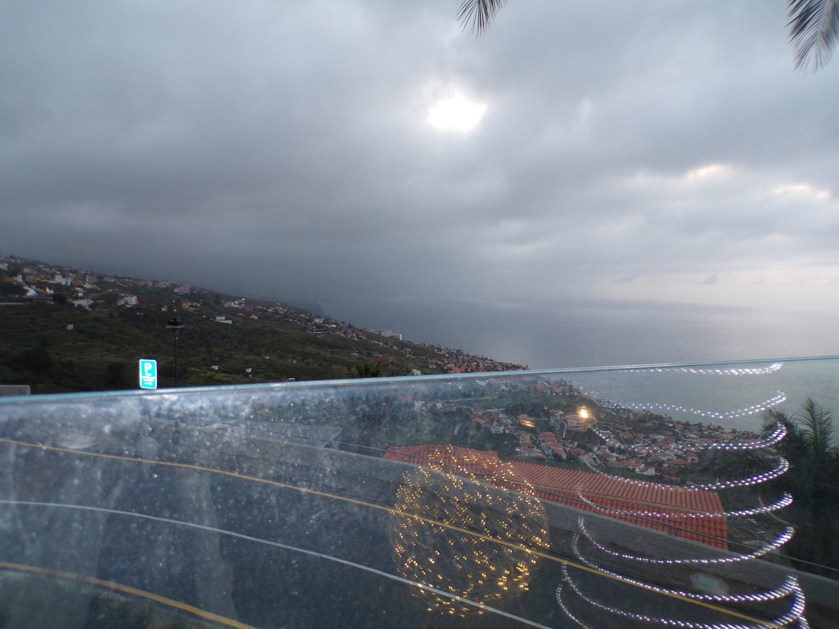 MainspringUK's tweet photo. Had a lovely night at @CasadelVinoTfe. Thank you for all the 14 delicious courses, the fantastic service and, of course, the wine!
#ELRC23 #Beautifulsetting #greatcompany #lightrailfamily #networking #Tenerife #LaLaguna https://t.co/kc5XIfGUoQ