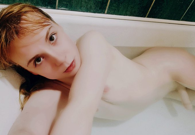 Oh no my clothes came off and I fell in the bath and my peen is all hard...can somebody help? 🥺 https://t