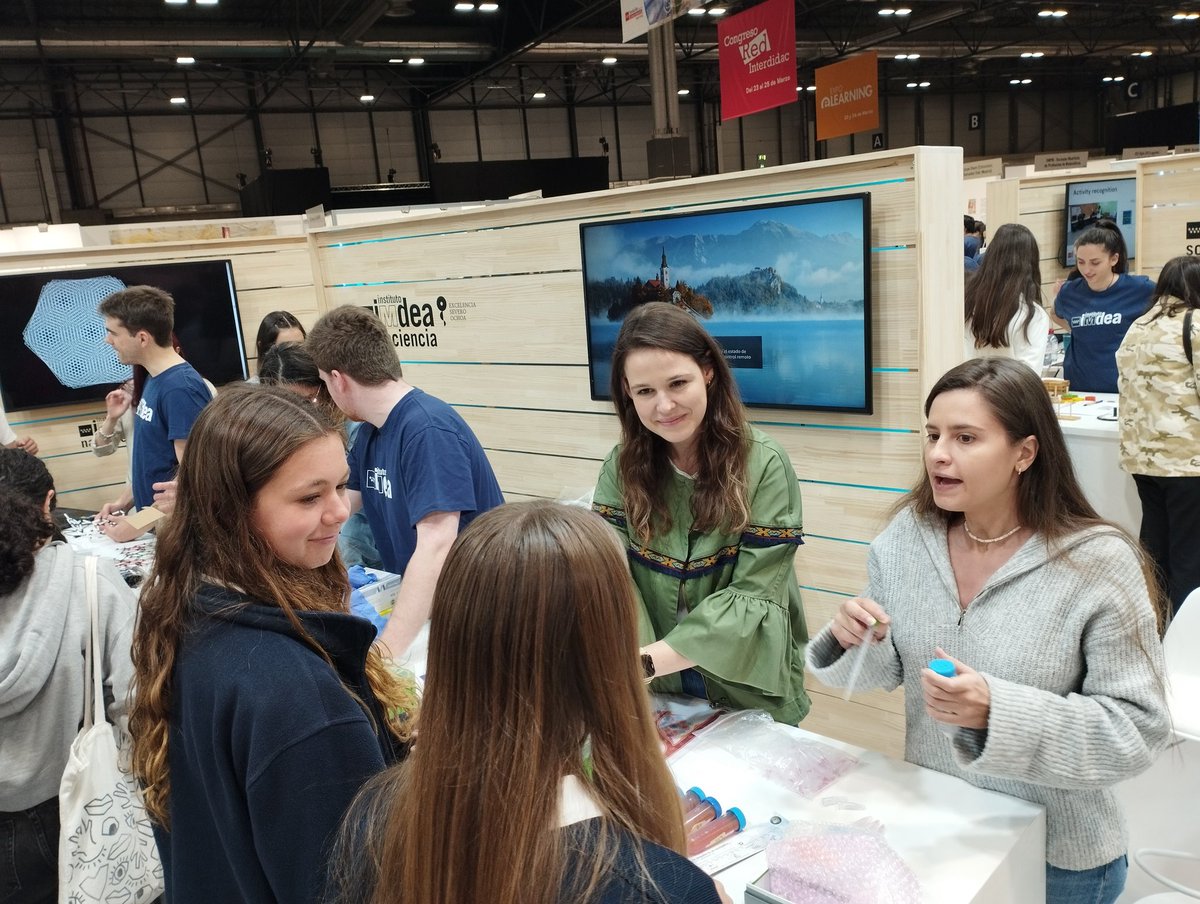 NanoBioTube (@nanobiotube) on Twitter photo ¡Hoy estamos en la XII Feria #MadridEsCiencia en el stand de <a href="/IMDEA_Nano/">IMDEA Nanociencia 🔬</a> junto a todos los <a href="/IMDEAInstitutes/">IMDEA Institutes</a>!
Venid a conocer nuestro trabajo con nanopartículas para aplicaciones biomédicas 🧑🏻🔬👨🏻🔬👩🏻🔬.
<a href="/ComunidadMadrid/">Comunidad de Madrid</a> <a href="/madrimasd/">Madri+d</a> ¡Hoy estamos en la XII Feria #MadridEsCiencia en el stand de <a href="/IMDEA_Nano/">IMDEA Nanociencia 🔬</a> junto a todos los <a href="/IMDEAInstitutes/">IMDEA Institutes</a>!
Venid a conocer nuestro trabajo con nanopartículas para aplicaciones biomédicas 🧑🏻🔬👨🏻🔬👩🏻🔬.
<a href="/ComunidadMadrid/">Comunidad de Madrid</a> <a href="/madrimasd/">Madri+d</a>