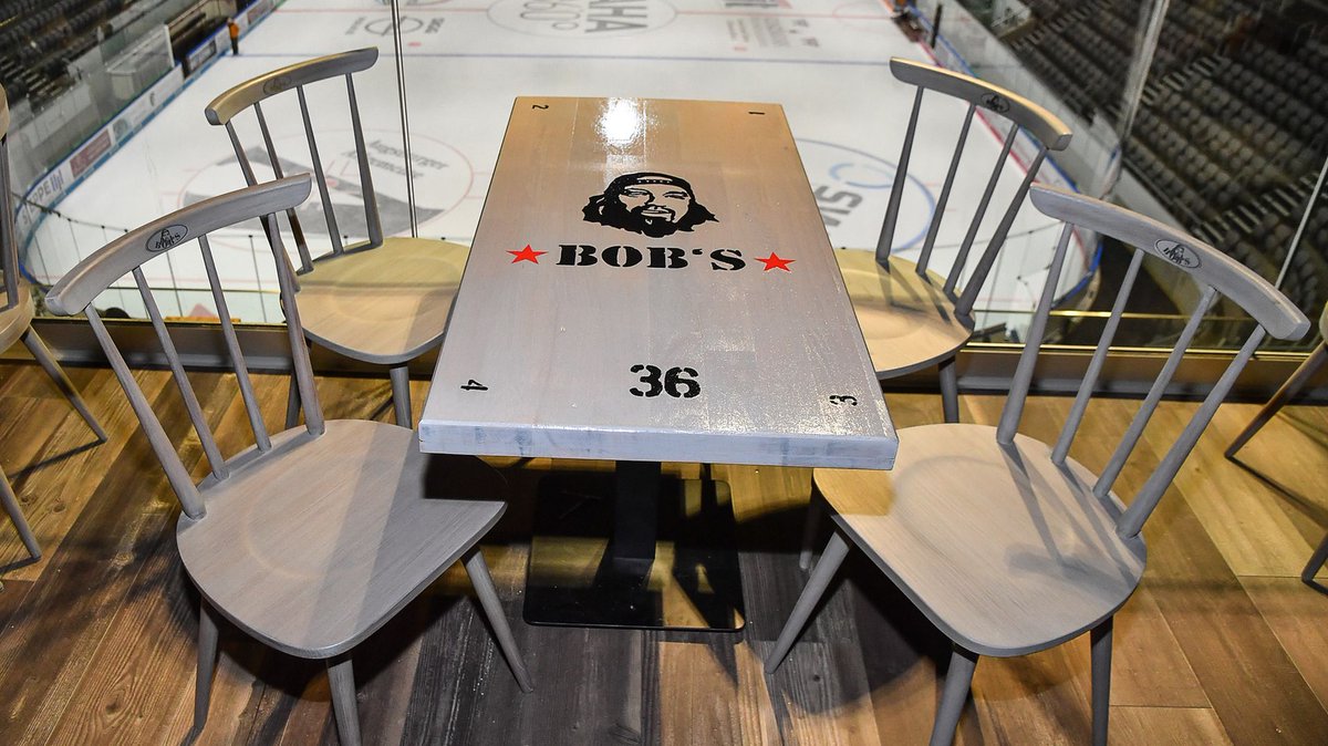 aevpanther's tweet photo. Die #BOB’S Gastro- u. Veranstaltungs-GmbH bleibt den #Panthern auch in der Saison 23-24 als #Premiumpartner erhalten. Dabei wurde das Engagement des Kultgastronoms „Bob“ Meitinger nicht nur verlängert, sondern ligaunabhängig sogar erweitert.
🤝 https://t.co/XluEiSLoyT
#NurDerAEV https://t.co/fWkZiMMY32