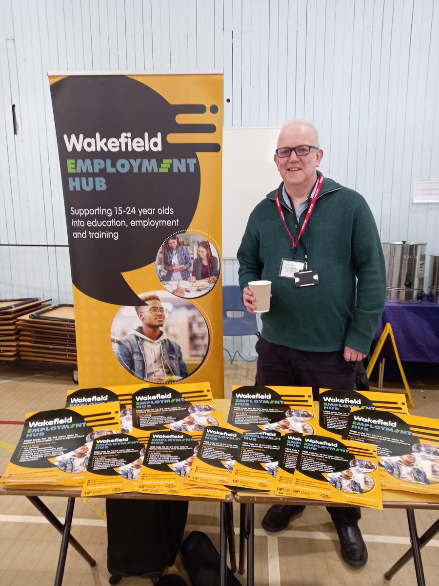 Our Careers Adviser John is at a Careers Event today @OssettAcademy 

John is chatting to students about Apprenticeships, Education, Training and Employment and how the Employment Hub can help. 

#BuildTheFuture #wakefield #wakefieldyoungpeople