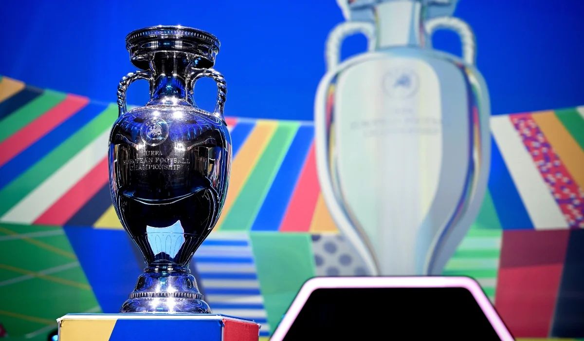 Sport365gr's tweet photo. Ενενήντα πέντε (95) ημέρες μετά τον τελικό του Παγκοσμίου Κυπέλλου στο Κατάρ (18/12), τα αντιπροσωπευτικά συγκροτήματα της Ευρώπης, ανάμεσά τους και η εθνική Ελλάδας, επιστρέφουν σήμερα (23/3) για να ξεκινήσουν την διαδρομή τους στην προκριματική φάση

https://t.co/YYcU5tuxEX https://t.co/3ScJc8Uhw8