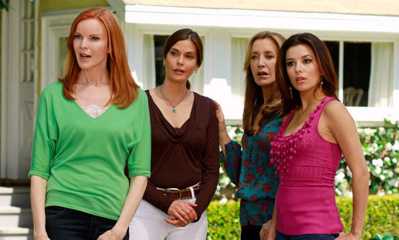 GossipRoomOff's tweet photo. 🚨 Marcia Cross a révélé qu'elle n'a toujours pas vu le dernier épisode de #DesperateHousewives. 🍎

"Je n'ai toujours pas regardé le dernier épisode de Desperate Housewives. Je refuse absolument de le voir et je ne le ferais pas. Je me souviens de ce dernier jour avec Marc Cherry et les filles, c'était terrible." (via Première)