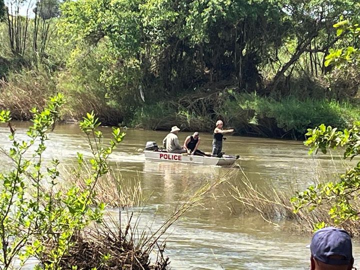 _ArriveAlive's tweet photo. Police retrieve body, six days after drowning  https://t.co/Ec5wJqzNDy

#ArriveAlive #Drowning #BodyRetrieved @SAPoliceService https://t.co/FHt4WLNyJ4