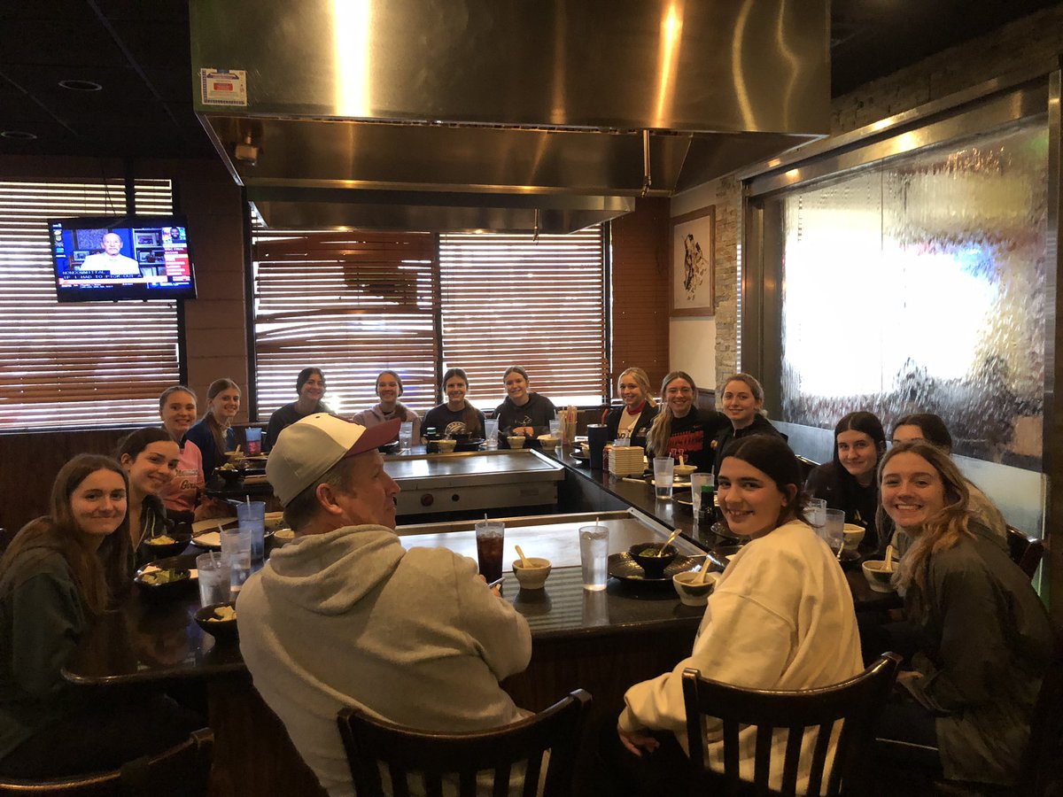 ophsvsoftball's tweet photo. 1st team dinner of the season filled with lots of laughs! #buildingafamily #morethanagame https://t.co/aX7yOjYxDr