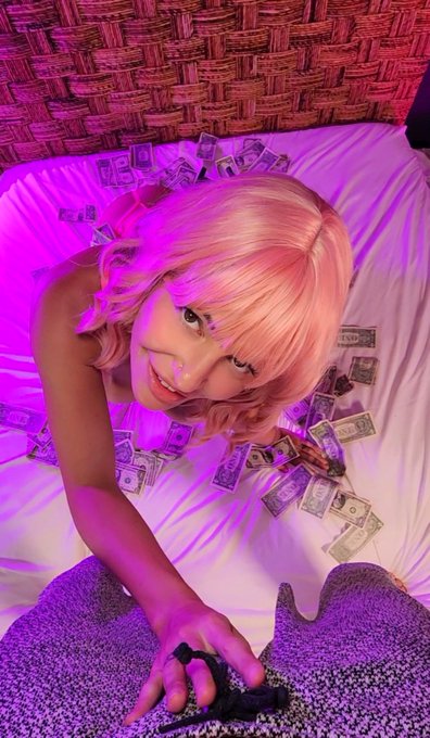 Watch Kissa Sins's leaked NSFW photo on TwXstars