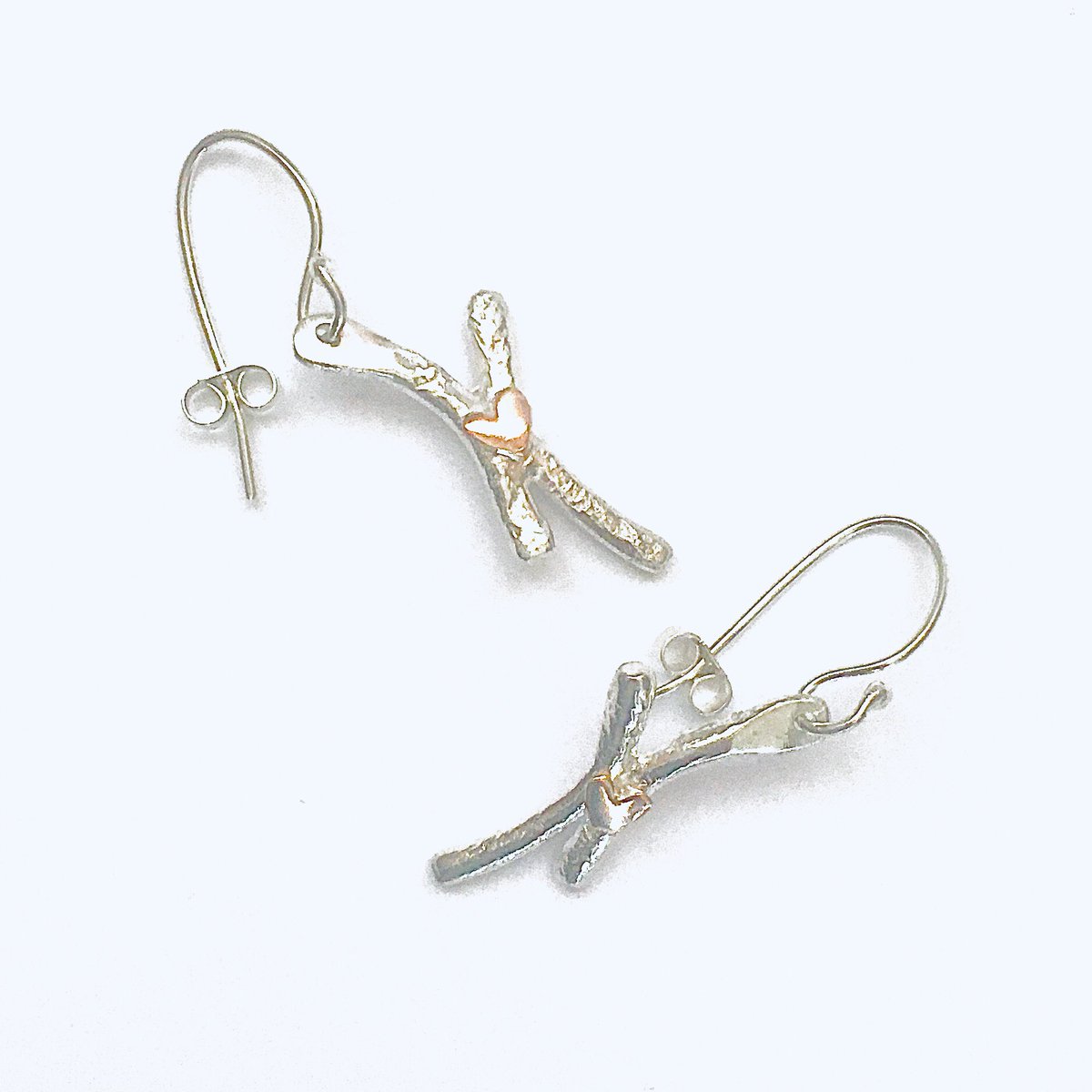 PortaDextra's tweet photo. It’s National Puppy Day today so you can lavish yours with hearts and kisses just like these gorgeous hand made silver and 9ct rose gold hearts and kisses earrings! ❤️x❤️x 
#puppyday #heartsandkisses #handmadejewellery 

https://t.co/ofAFsCb5eN https://t.co/tBLHzj3LRA