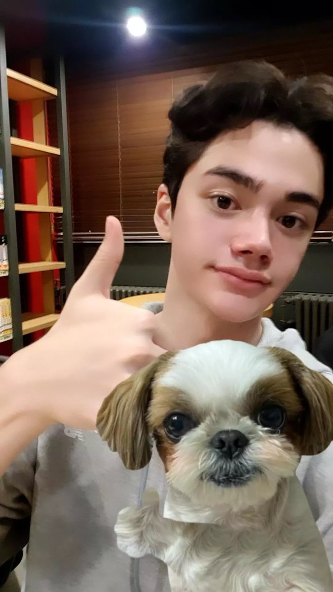 fantasyboys_'s tweet image. 저는 강아지와 고양이를 굉장히 좋아하는데 고양이 알러지가 심해서 고양이와는 접촉이 어렵다는 tmi가 있습니다

#소년판타지 #FANTASYBOYS 
#복대니얼 #DANIELHYUNOOLACHAPELLE