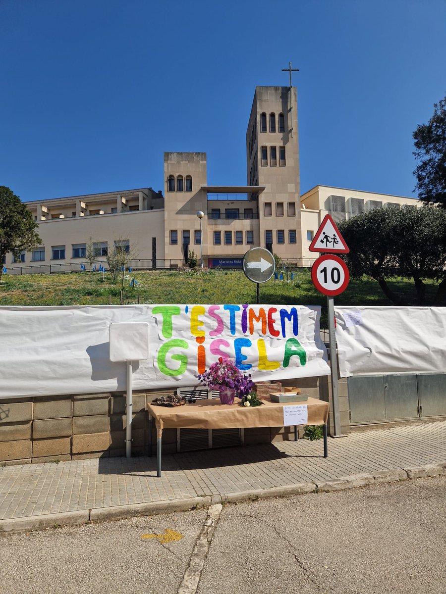 MaristesCat's tweet photo. La comunitat marista de Catalunya estem de dol i ens sentim en comunió amb la ciutat de Rubí i amb el col·legi #MaristesRubí. El nostre record i el nostre escalf a les famílies de les tres víctimes de l'incendi mortal a la ciutat. Que la Bona Mare els aculli en els seus braços. https://t.co/3ippRXjvnt