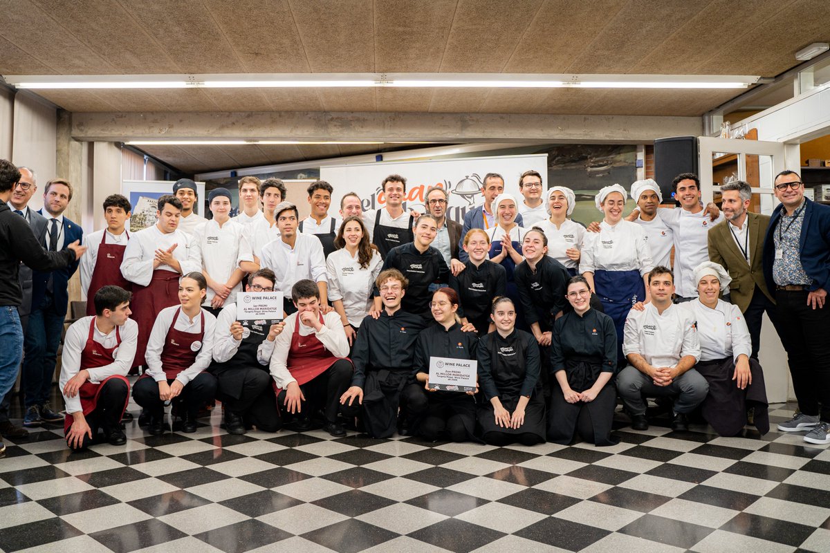 ForumGastroGi's tweet photo. 🥂La final de El Gran Banquet organitzada per
@ForumGastroGi i #CanGarus
@ehtgirona i @VedrunaGracia van enfrontar-se ahir per oferir un banquet a 50 comensals.
@ehtgirona va guanyar el premi a millor banquet 🌿i el @VedrunaGracia el premi al millor maridatge 🍷 https://t.co/jJ0PBX40iM