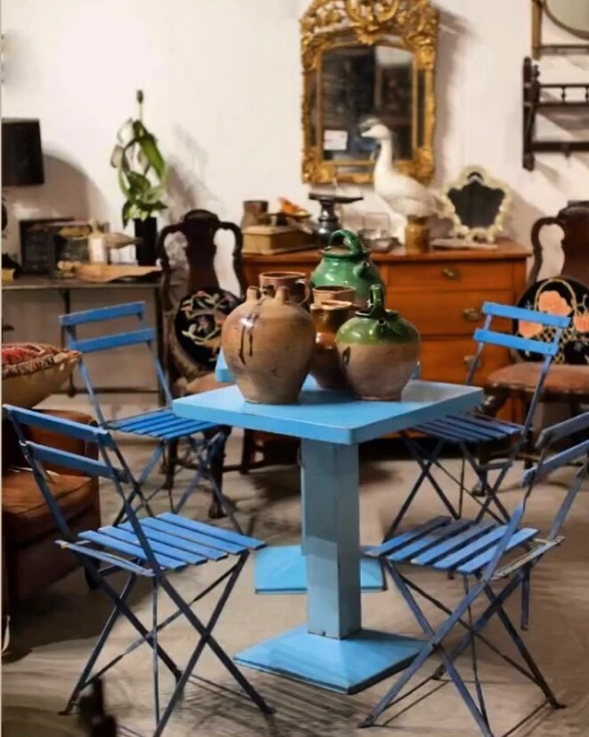 Blue, blue, electric blue …. 🎼

A little vignette of one of our three showrooms in Hangar 2, Lorfords, Babdown Hangars.

📸 @stephaniefaye_photographer 

#tolix #blueinterior #interiordesign #gardendesign #frenchantiques #midcenturymodern #vintage #an… instagr.am/p/CqILk3noO_f/
