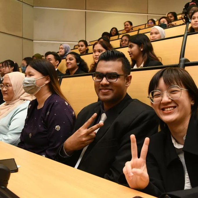 MSUmalaysiaFHLS's tweet photo. 🎓 Congratulations to all the FHLS students who made it to the Dean's List for Academic Year 2022 and we are proud to recognize your outstanding achievements 👏🎊
#deanslist #futureleaders #congratulations #proud #excellence #motivation #inspiration #msufhls #gotomsu #msuforlife https://t.co/eLQRYuHkXm