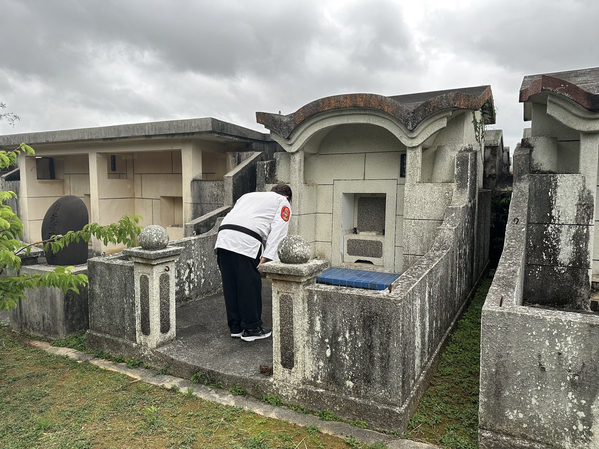 afreemanbooks's tweet photo. I then met with Sensei Andy Sloan, who showed me #Isshinryu Karate’s history on the island. He took me to the tomb of our founder Tatsuo Shimabuku, and I was able to pay my respects. Such a privilege 🙏 #thankyousensei https://t.co/UU1f1Ybira